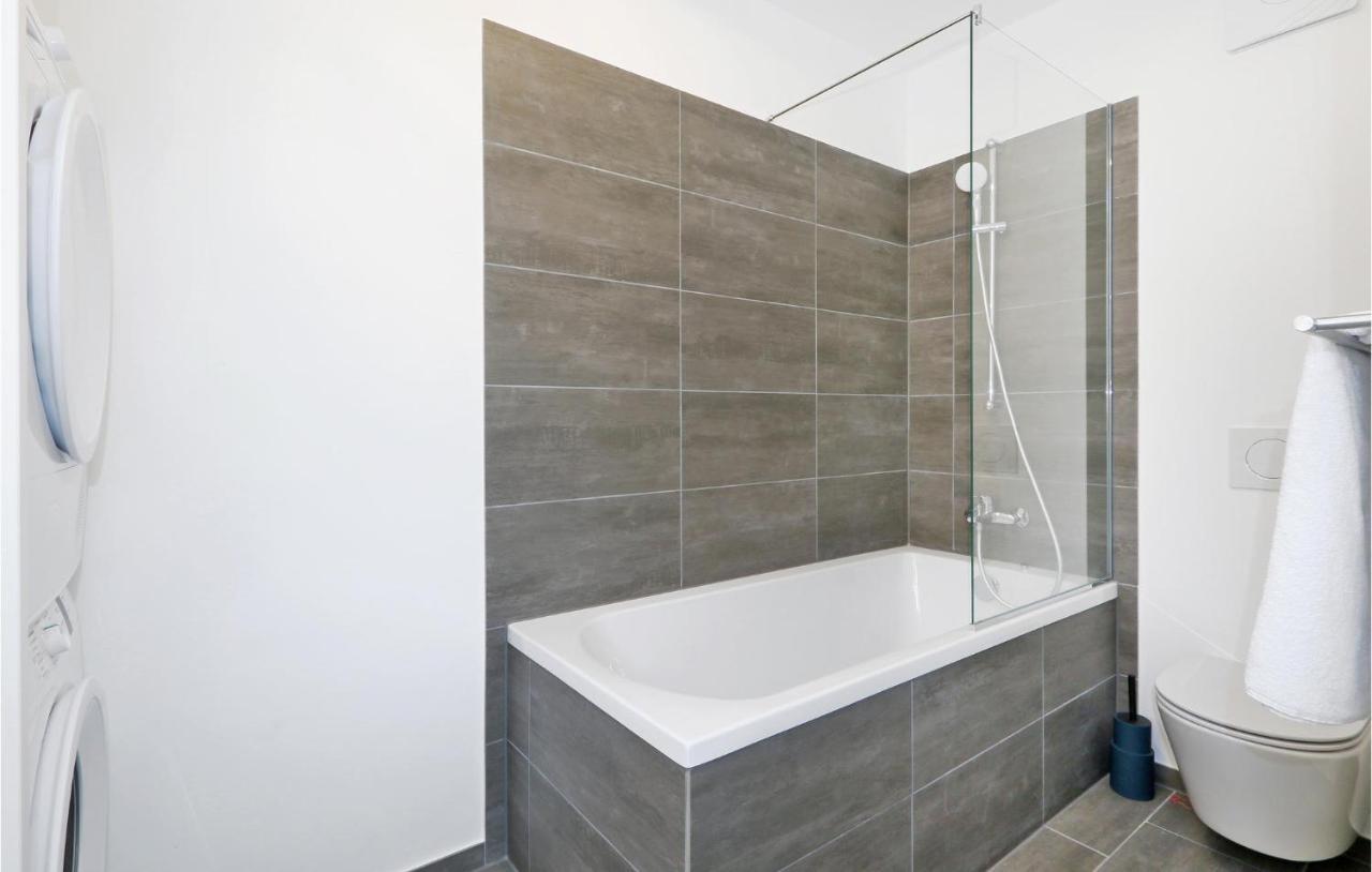 2 Bedroom Cozy Apartment In Lembruch-Duemmer See Екстер'єр фото